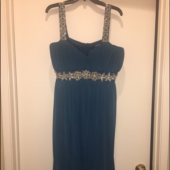 My Michelle Dresses & Skirts - ♦️NWOT♦️Spaghetti Strap Dress